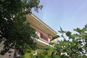 Spacious 2-room apartment with beautiful sea view