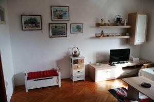 Spacious 2-room apartment with beautiful sea view