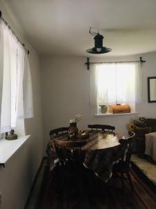 Mazanka ua Під Вишнею унікальний будинок на березі річки