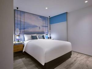 Lanson Place Winsland, Singapore