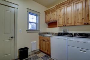 Four-Bedroom House room in Wild Meadow home