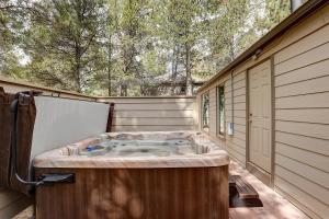 Three-Bedroom House room in 7 Approach home