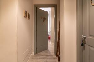 Bed and Breakfast Bric & Brac