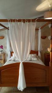 B&B / Chambres d'hotes La Bastide du Moulin - Mont St Michel : photos des chambres