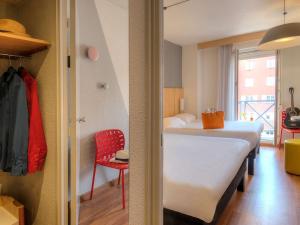 Hotels ibis Hyeres Centre : Chambre Standard avec 1 Lit Double et 1 Lit Simple