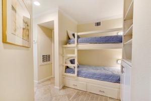 Seascape 1104 Hotel Room