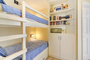 Seascape 1104 Hotel Room