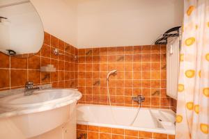 Zuydcoote B0 - 1 bedroom 5p - groundfloor - sunny located at 5 steps from the sea