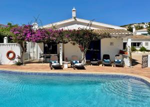 Charming Villa with Heated Pool near Sandy Beach, Hiking, Golf and Wineries