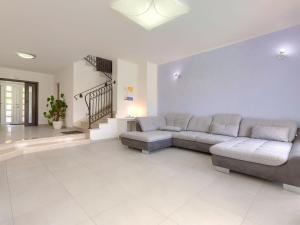 Holiday Home Villa Vela by Interhome