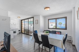 Family flat with 3 bedrooms and balcony near Los Gigantes and ocean