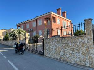 Medulin Luxury Apartments with beautiful garden 100 m from beach