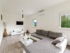 Holiday Home Villa Anđelika by Interhome