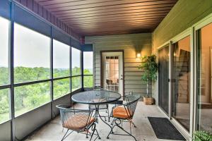 Apartment room in Stunning Condo with Golf Course and Pools 2 Mi to SDC