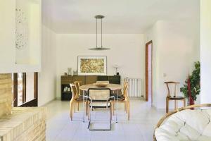 Casa mediterránea con gran jardín y piscina a 500 m de la playa