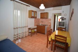 One-Bedroom Apartment in Kukljica I