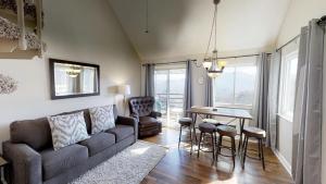 Smoky Top Summit Condo Condo