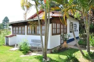 Casa COMPLETA, 2 quartos, Estacionamento GRATUITO, WIFI 300MB, frigobar, microondas, fogão e jardim - Coroas