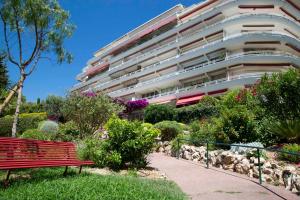 Maisons de vacances Fully equipped appartment 105 m2 clear view on the sea and californie hills : photos des chambres