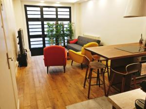 3 double bedrooms apartment in Montmartre near subway AC