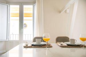 G12 Trendy and Comfy bright loft meters from Bullring and Trianas bridge, Galera street