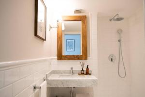 G12 Trendy and Comfy bright loft meters from Bullring and Trianas bridge, Galera street