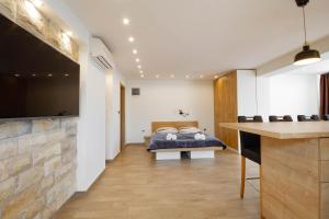 Apartments Marinici Rijeka - with Private Parking