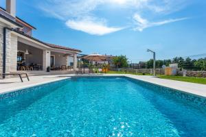 Amazing design villa Aeris with private pool, high level of privacy - WiiBuk 