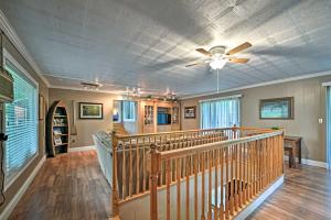 Lake Barkley Home Private Dock, Kayaks, Fire Pit!