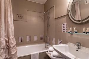 Hotels The Originals City, Hotel de la Balance, Montbeliard : Chambre Double Confort