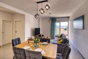 CROWONDER Sun Dance Apartments with Heated Swimming Pool Seaview and Garden