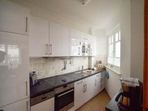 Strandvillen Binz - Ferienwohnung mit 1 Schlafzimmer und Balkon AH-562