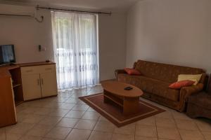 Apartment in Mundanije with balcony, air conditioning, WiFi (4912-1)