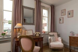 Hotels The Originals City, Hotel de la Balance, Montbeliard : photos des chambres