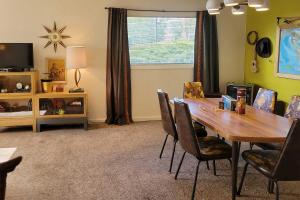 Quaint and Cozy Cottage 3 Mi to Palisade Wineries!