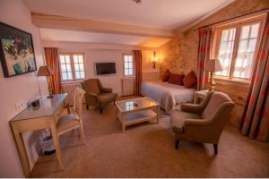 Hotels Hotel Le Donjon - Coeur de La Cite Medievale : Suite
