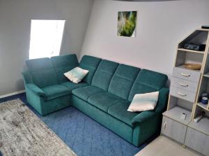 Beti Blu, Kaninska vas 