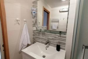 Apartment Veli Dvor - Private House in Old Town Cres