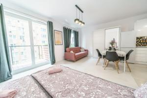Cozy And Spacious Golden Apartment City CenterS42
