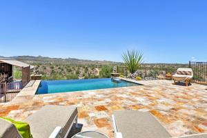 obrázek - Luxury Phoenix Home with Bar and Outdoor Oasis!