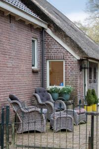 Studio in rietgedekte boerderij, geheel privé, hond vriendelijk