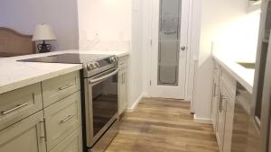 Spacious Condos with Private Balcony at Discovery Bay - Free Wifi, Near Beaches!