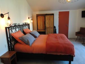 B&B / Chambres d'hotes Laubertiere : Studio Lit King-Size