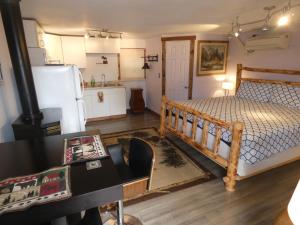 Yellowstone Motel - Adults Only -rooms have kitchens