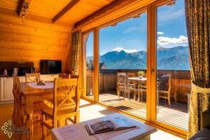 Panoramic Three-Bedroom Apartment with Balcony, Fireplace and Mountain view room in Osada Kościelisko