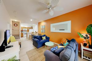 Three-Bedroom Townhouse room in Venetian Bay Villages - 4 Pools Gym - Near Disney townhouse