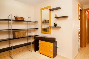 Apartamento de 4 dormitorios muy céntrico en San Juan Pueblo a tan sólo 2,5 km de la playa de San Juan y Muchavista