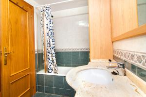 Apartamento de 4 dormitorios muy céntrico en San Juan Pueblo a tan sólo 2,5 km de la playa de San Juan y Muchavista