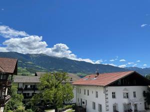 Apartment with Mountain View