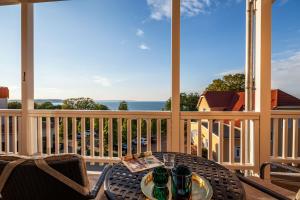 traumhafter Meerblick vom Balkon, gratis Nutzung vom AHOI Erlebnisbad und Sauna in Sellin - Villa Bergfrieden